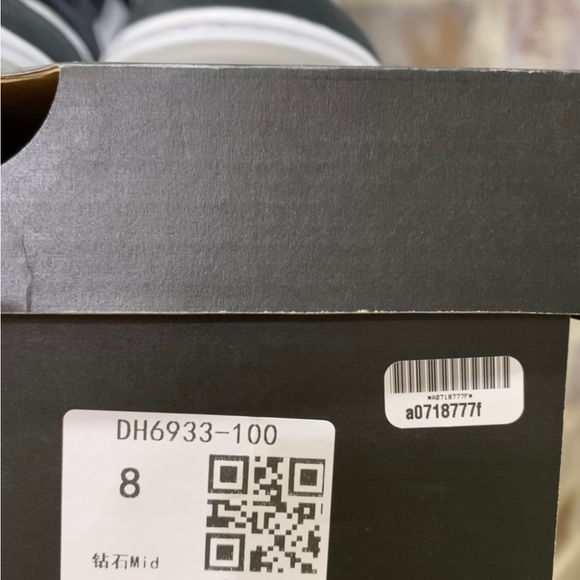 Air Jordan mid SE black and iridescent white. Men's size 8. Brand new, perfect - Picture 6 of 13